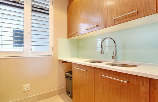 5d9307dcda6ca862923570.jpg