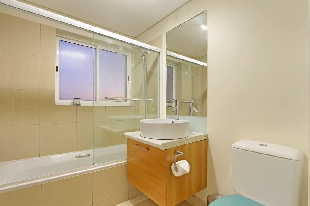5e749baf07c1e137261700.jpg