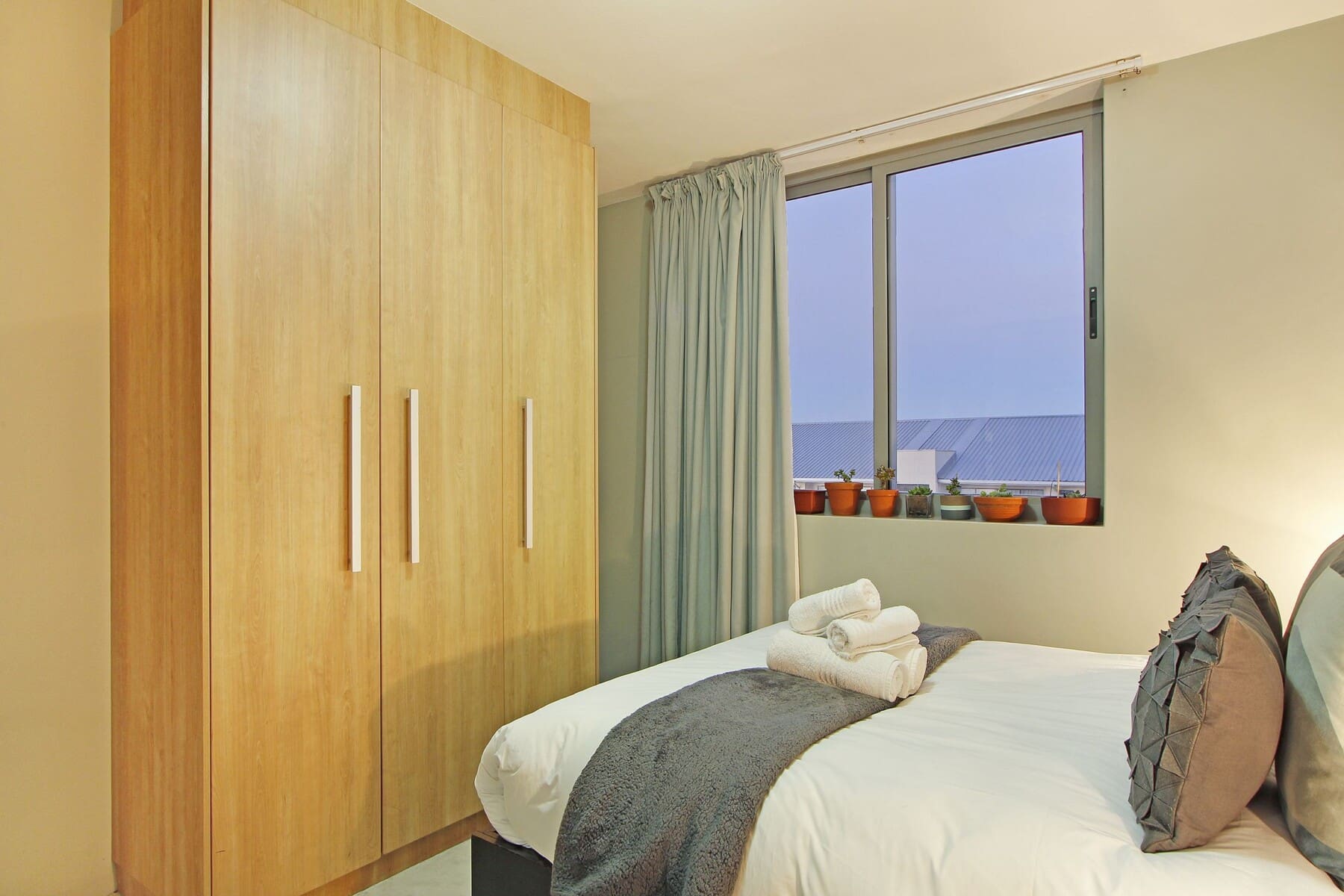61a75a80a4745309878052.jpg