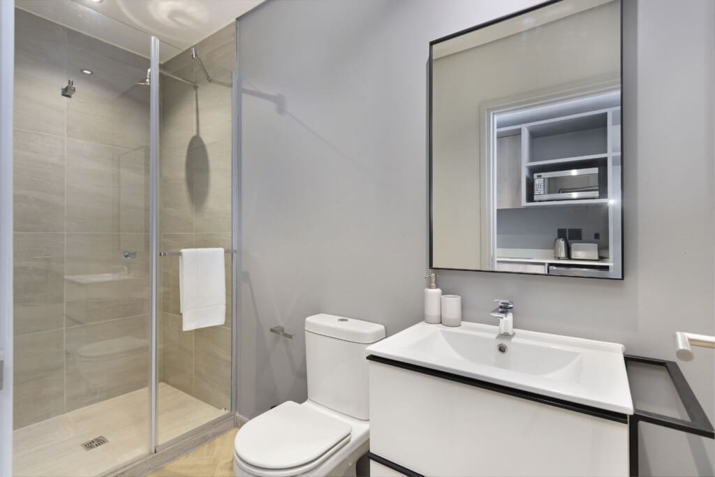 6527fedc21ebc577203700.jpg