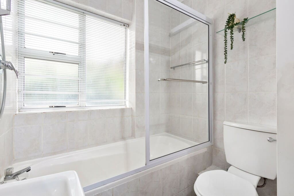 68889893d10bd822188943.jpg