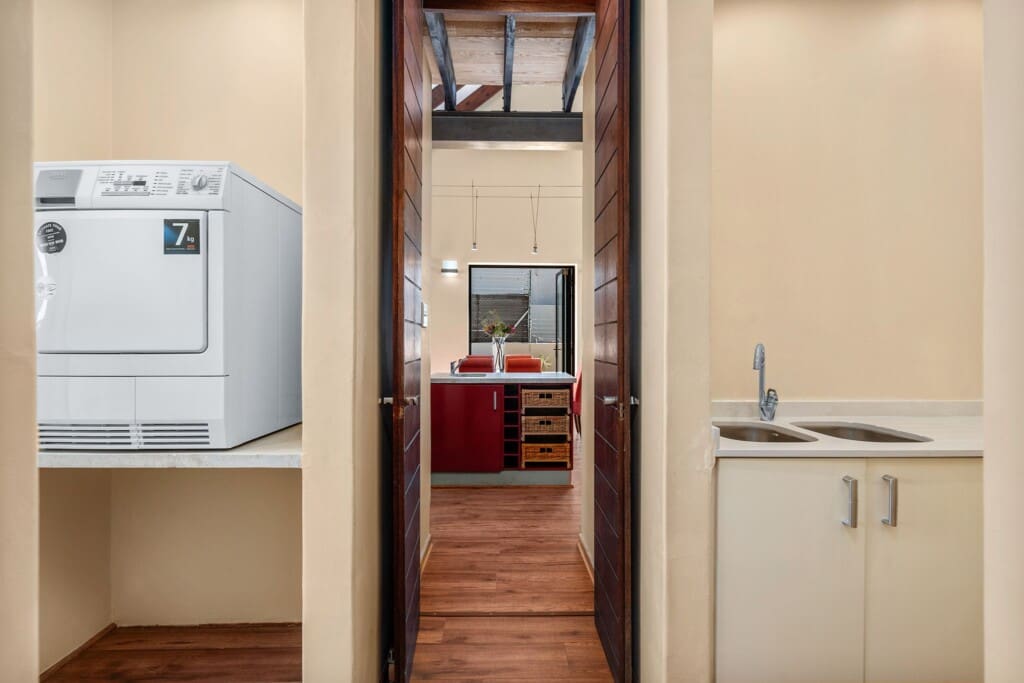693c108b7917f410286387.jpg