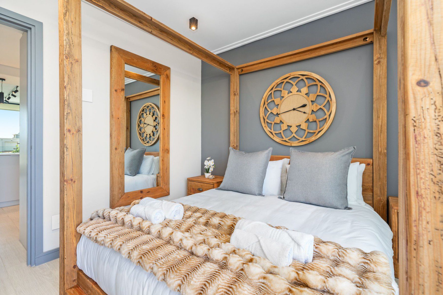 Airbnb Management Services Cape Town: Costs & Tips