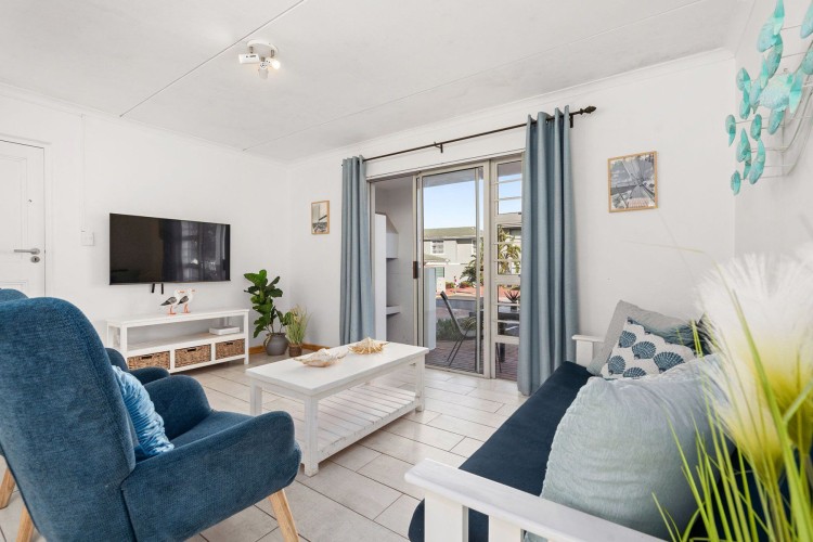 Long-term rentals involve fewer day-to-day responsibilities, because the focus is mainly on the lease agreement Long-term rentals involve fewer day-to-day responsibilities, because the focus is mainly on the lease agreement